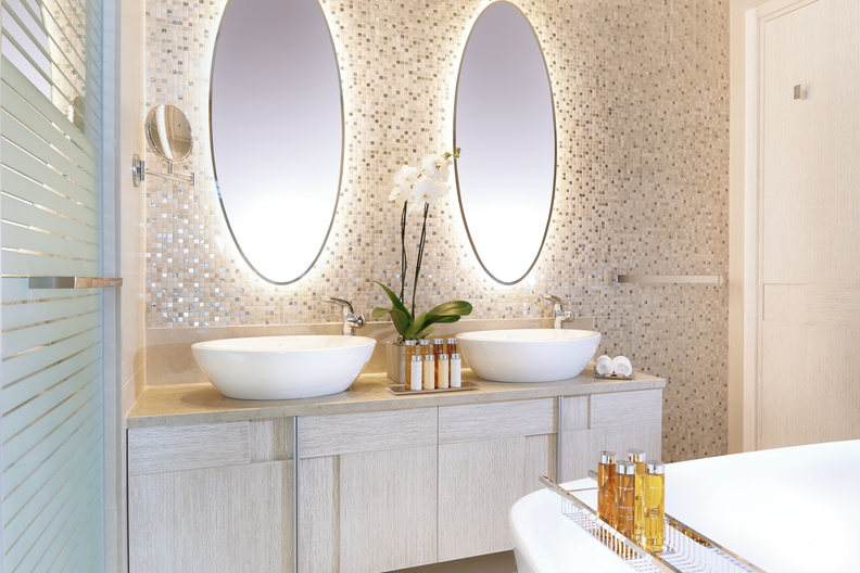 Tiara Holidays - Ikos Dassia - suite bathroom